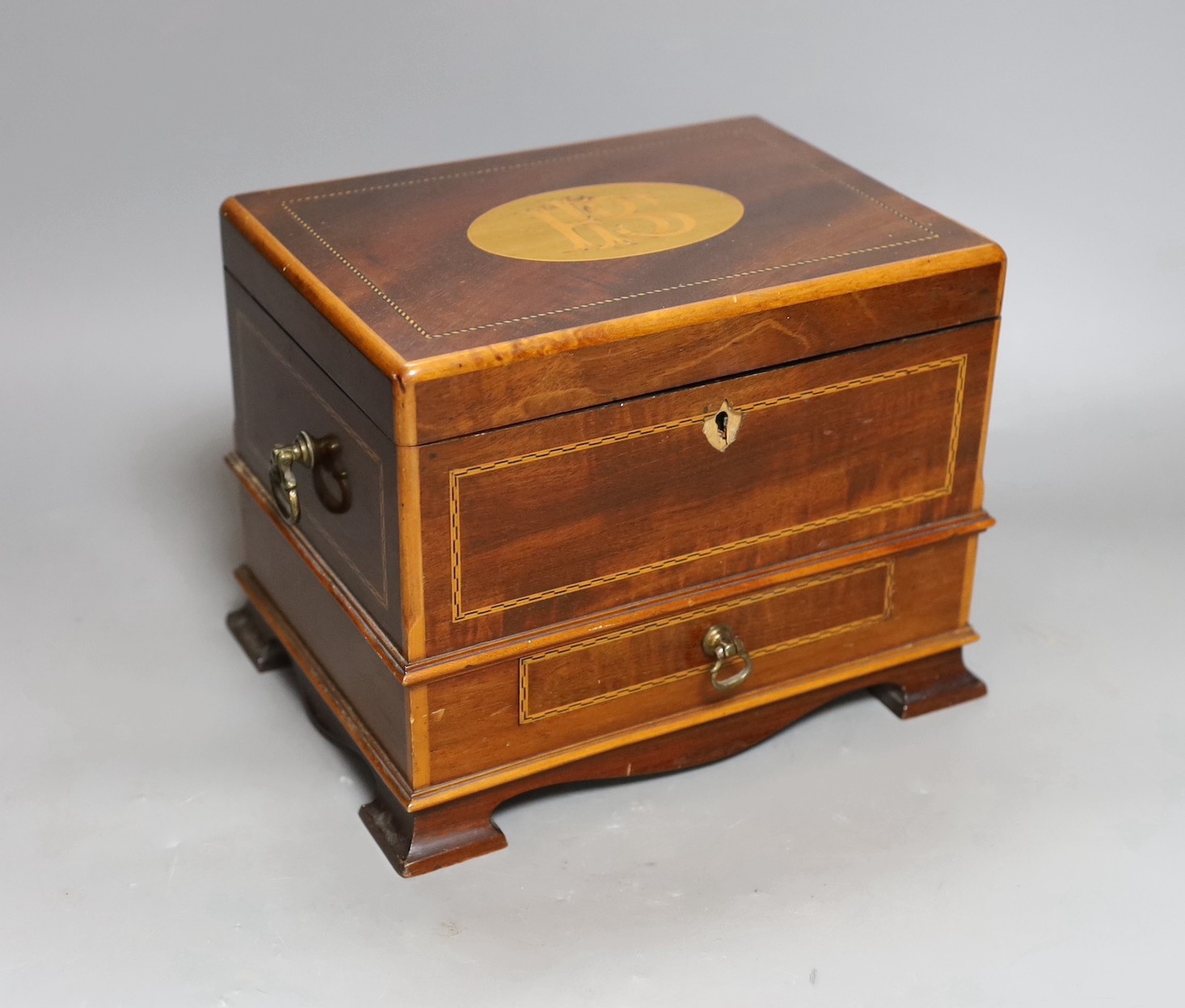A mahogany jewellery casket with inlaid decoration. 16cm tall